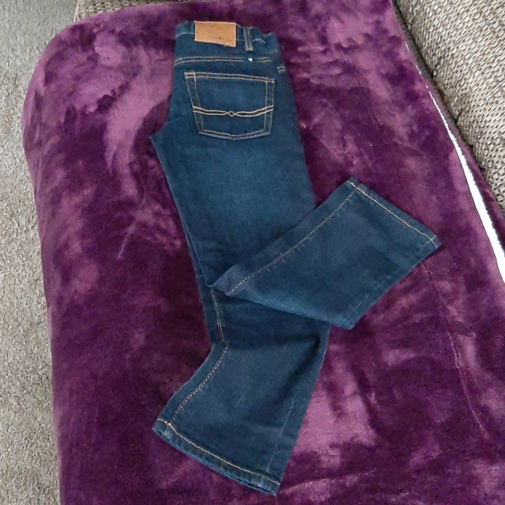 Lucky Brand Jeans.      (1)
